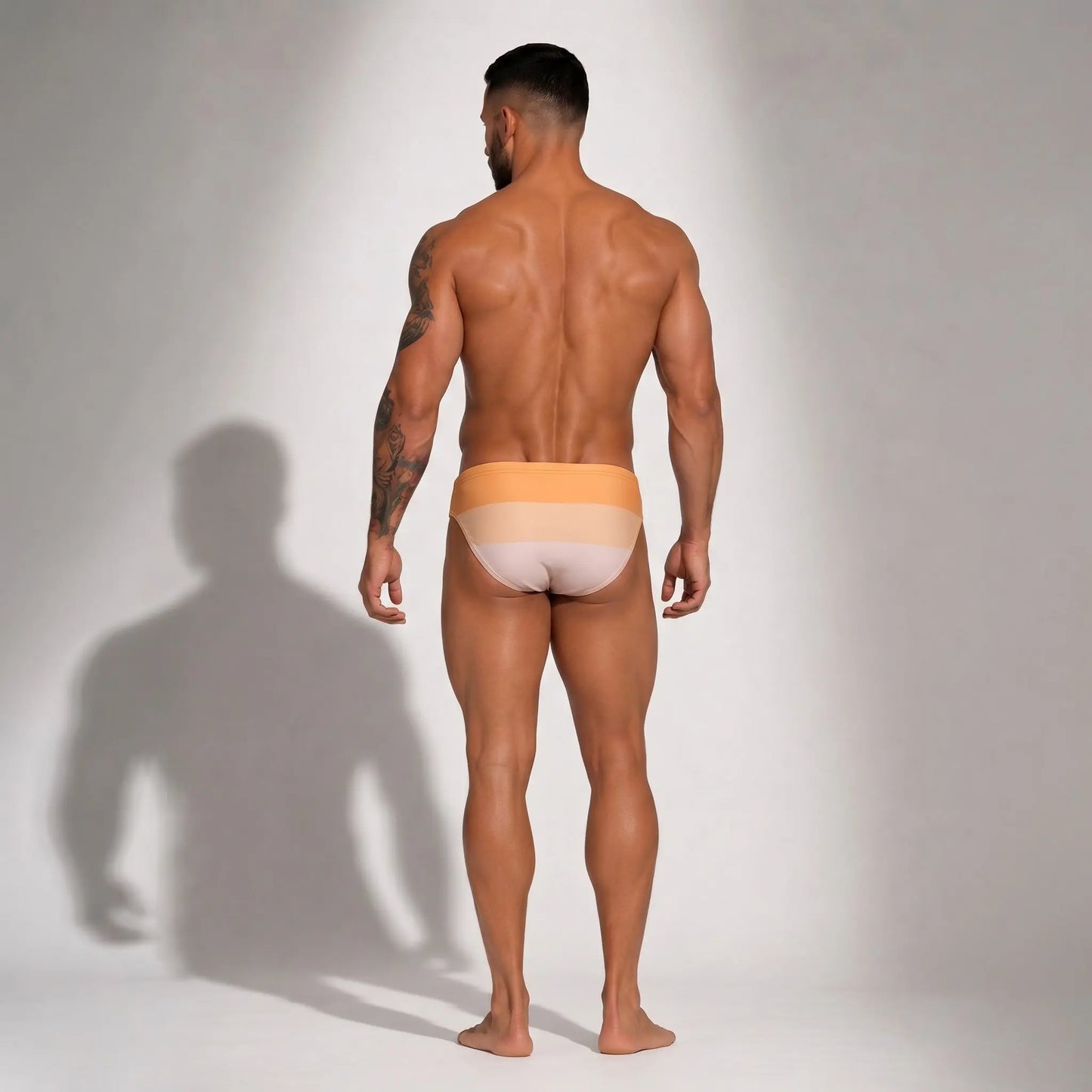 Brief Tricolor look completo junto a la alberca – Equal Swimwear, ropa de playa para hombre