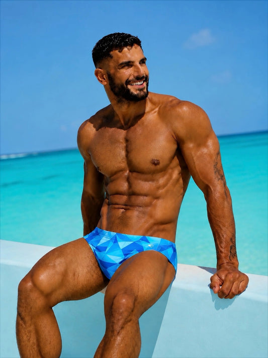 Brief Prisma Azul Claro vista lateral – Equal Swimwear, traje de baño de secado rápido