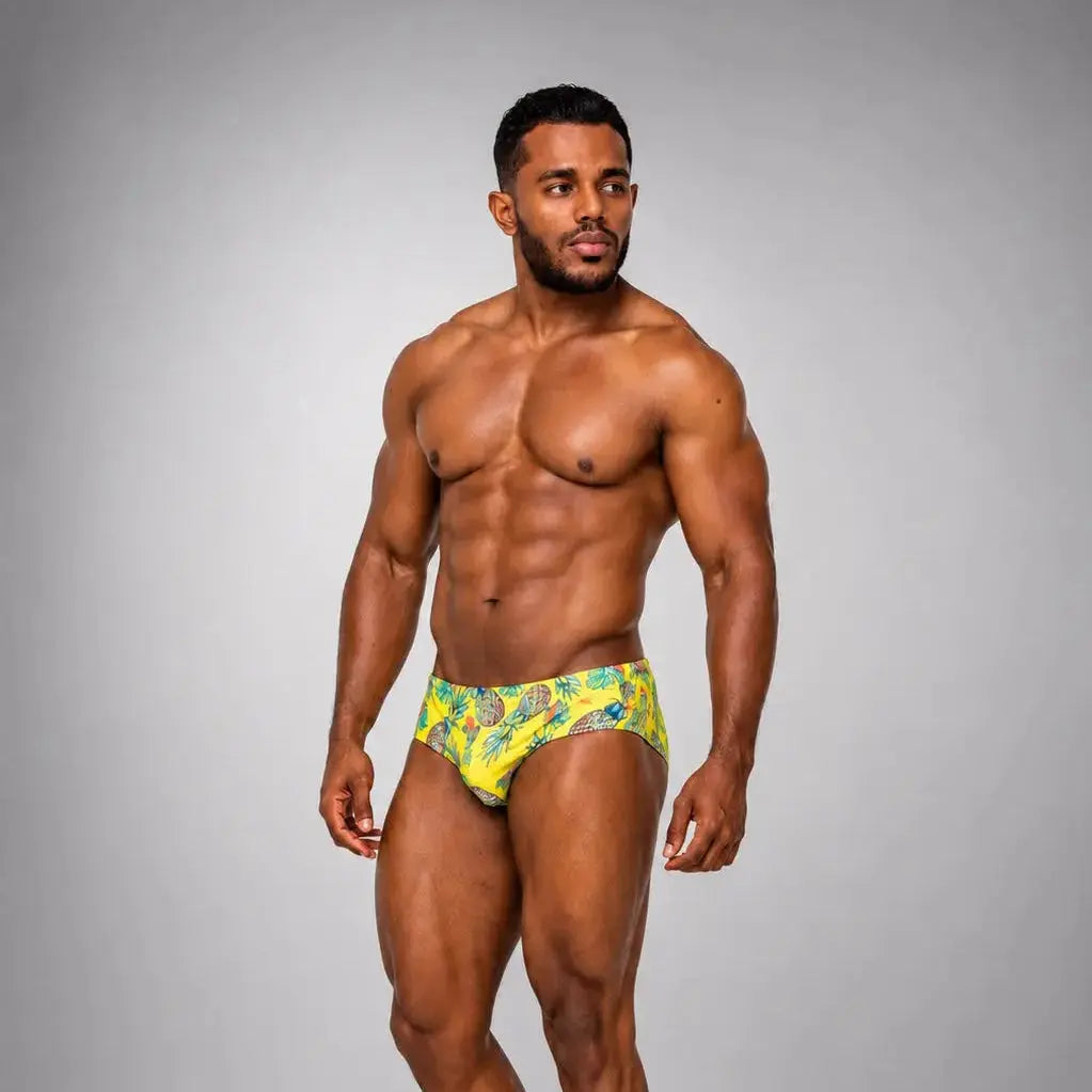 Brief Piñas hombre, vista de producto con estampado tropical – EQUAL Swimwear