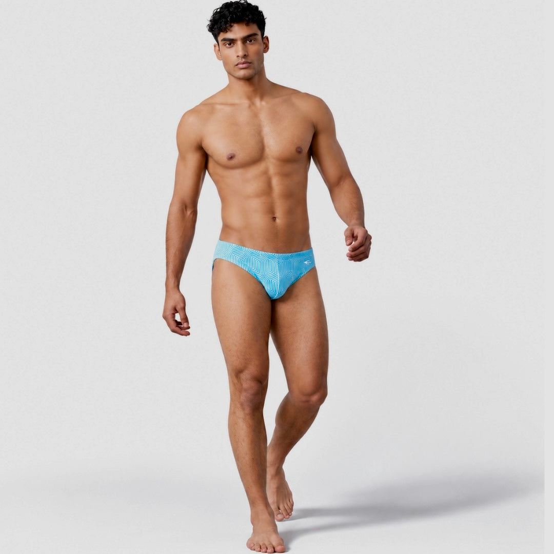 Bikini Fresh Azul en modelo, vista frontal | Equal Swimwear