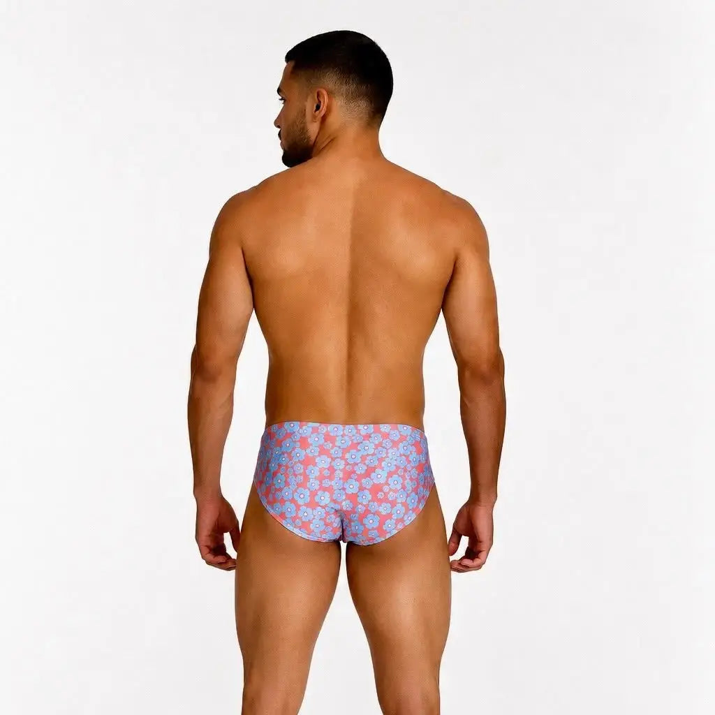 Brief Flowers hombre en la playa – EQUAL Swimwear