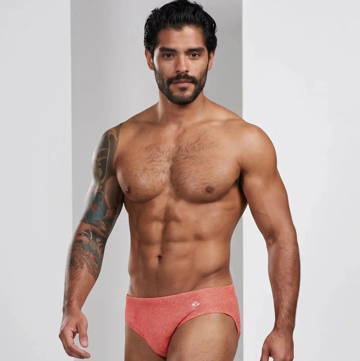 Brief Salmón hombre, vista de perfil, corte moderno – EQUAL Swimwear