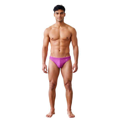 Bikini Fresh Rosa en modelo, vista frontal | Equal Swimwear