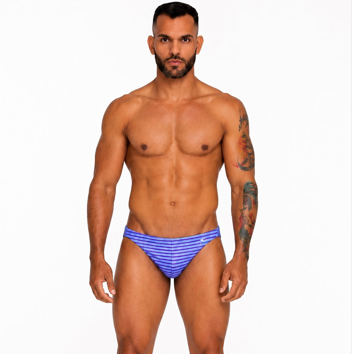 Bikini Lines Lila hombre, vista frontal con modelo – EQUAL Swimwear