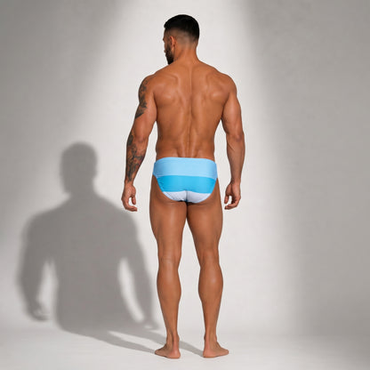 Bikini Tricolor Azul en modelo, vista trasera en ángulo | Equal Swimwear
