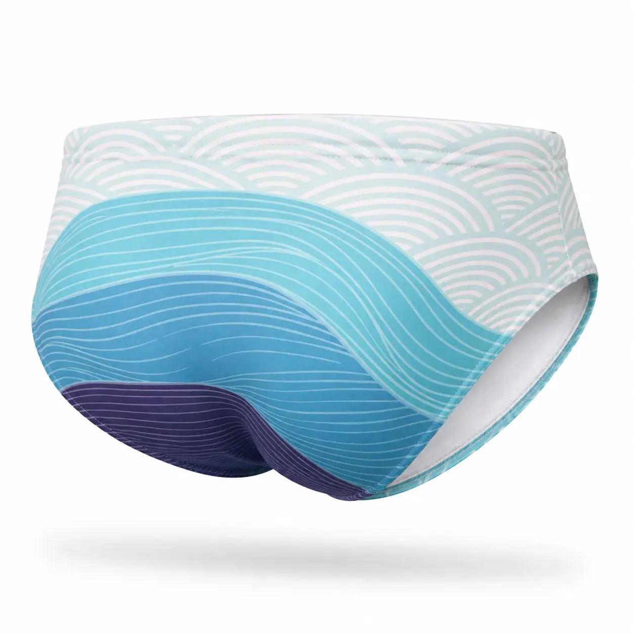 Brief Wave modelo en la playa – Equal Swimwear, bañador para hombre para playa y alberca