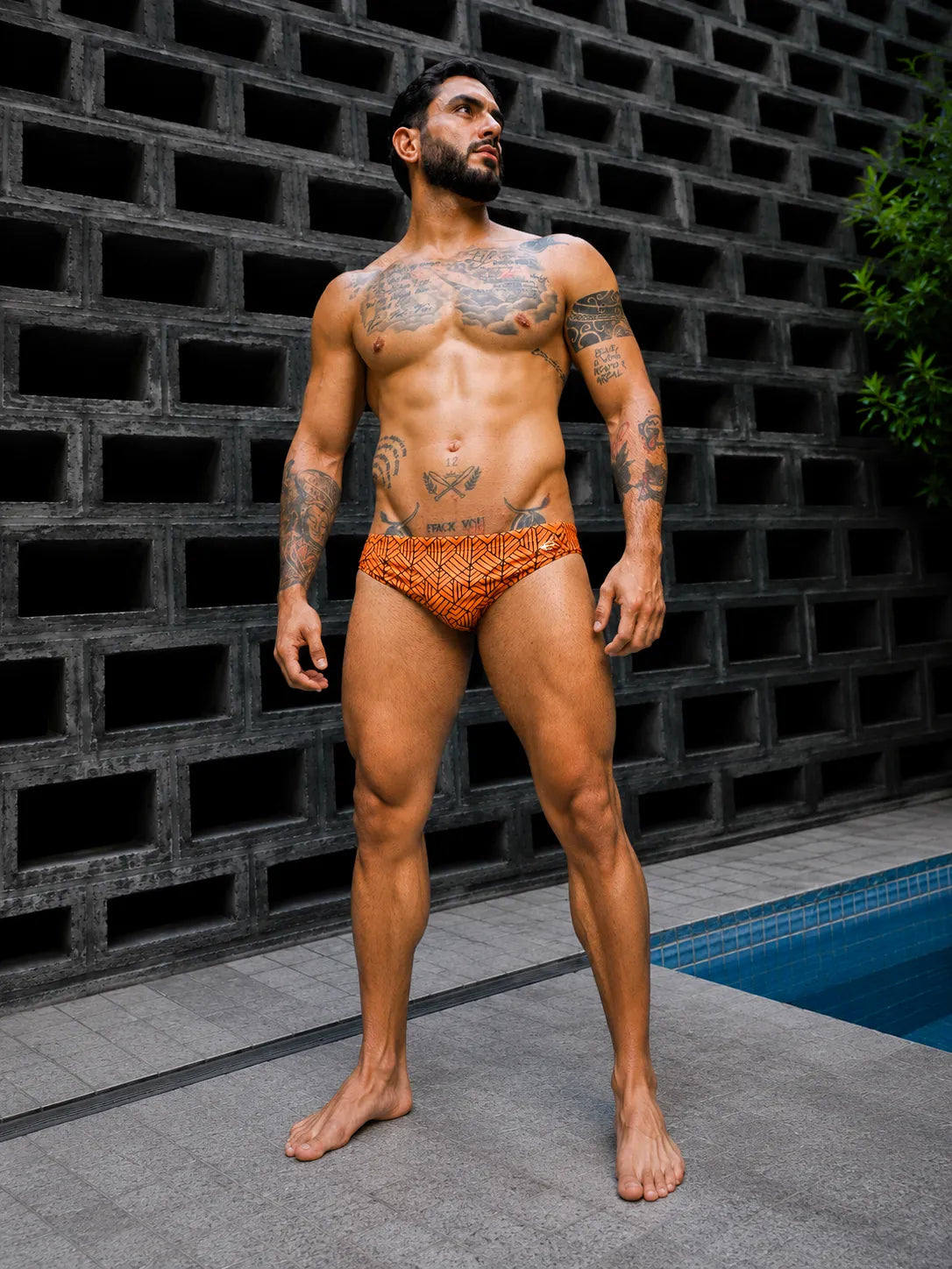 Brief Geométrico Naranja lifestyle - Equal Swimwear
