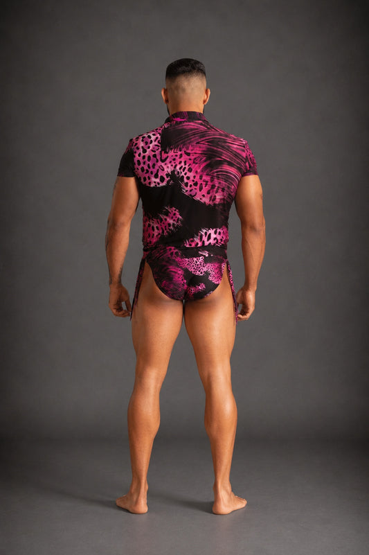 Equal Swimwear Conjunto Essence Fúcsia Cyber – El Disruptivo – Bikini + Camisa hombre estampado fúcsia – Vista Trasera