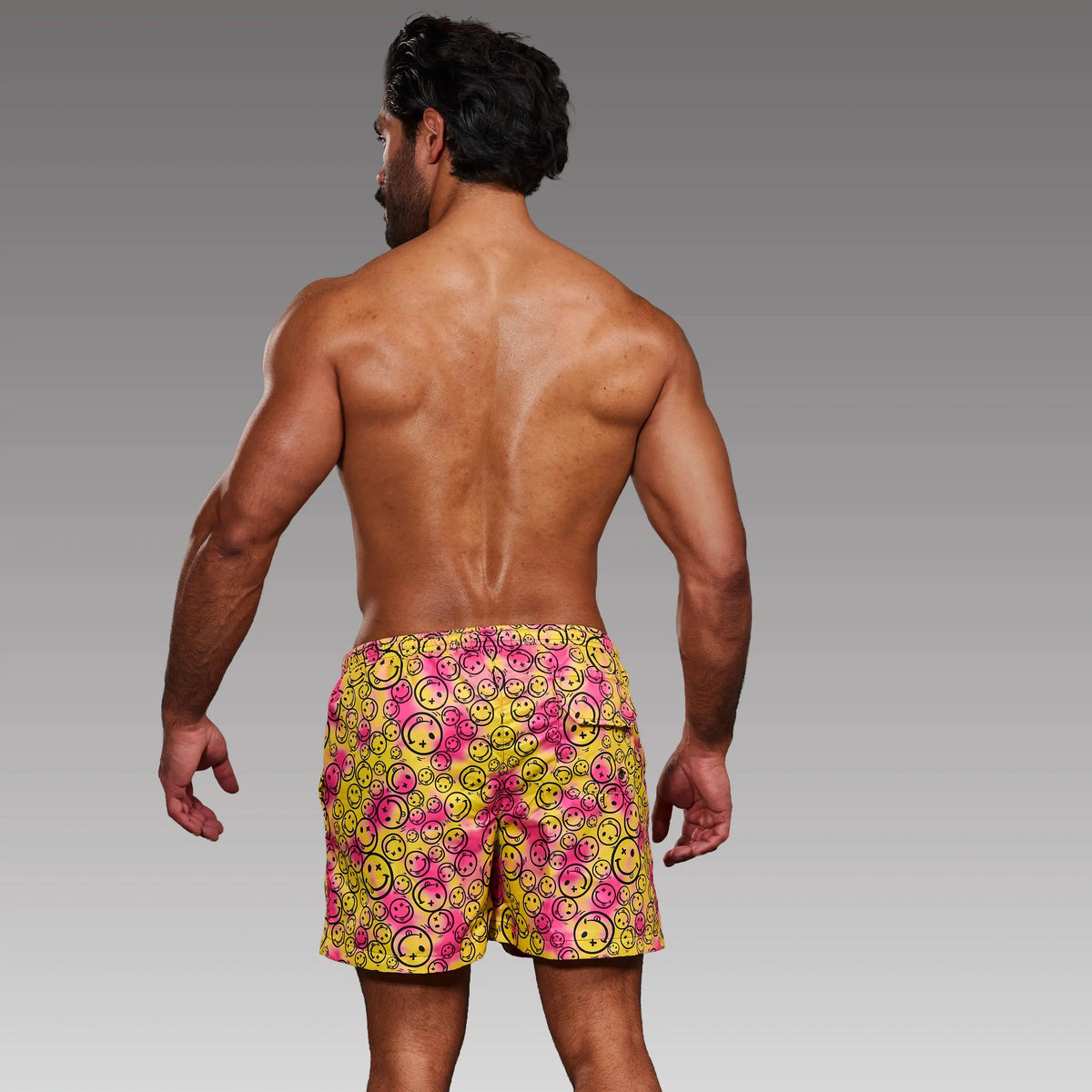 Short Happy hombre en la playa – EQUAL Swimwear