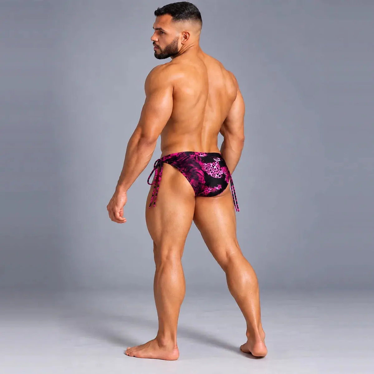 Bikini de tiras para hombre fucsia y negro con estampado de leopardo, vista trasera – Bikini Essence de EQUAL Swimwear