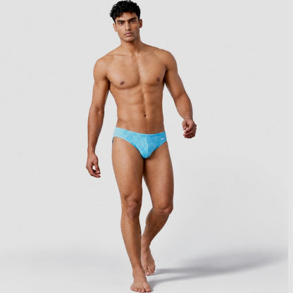 Bikini Fresh Azul en modelo, vista frontal | Equal Swimwear