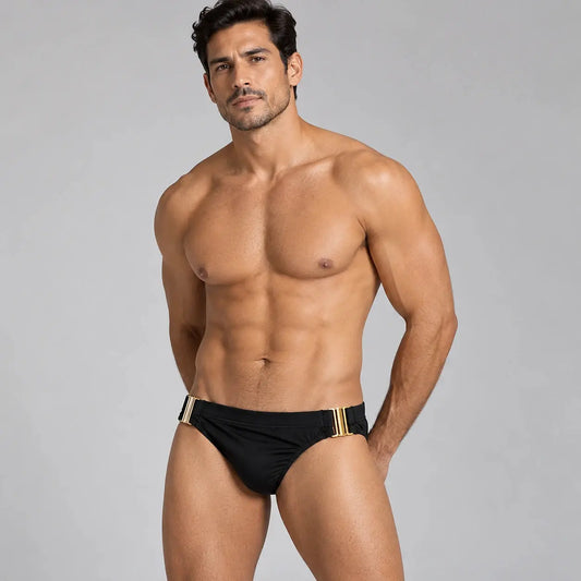 Bikini Iconic Negro, corte esencial y ajustado para hombre, vista de tres cuartos – EQUAL Swimwear