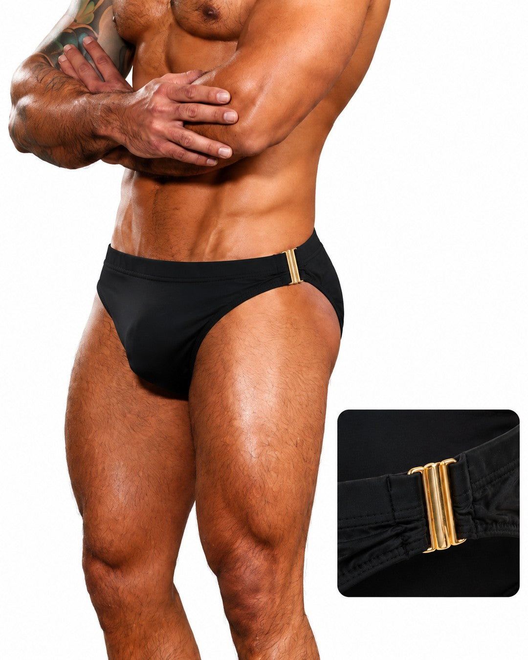 Detalle del broche dorado – Bikini Iconic Negro Equal Swimwear