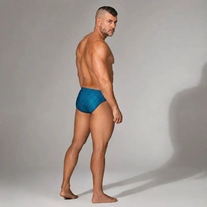 Bikini Lines look completo junto a la alberca – Equal Swimwear, ropa de playa para hombre