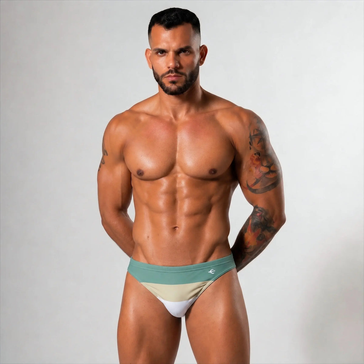 Bikini Tricolor Verde de EQUAL Swimwear, vista frontal