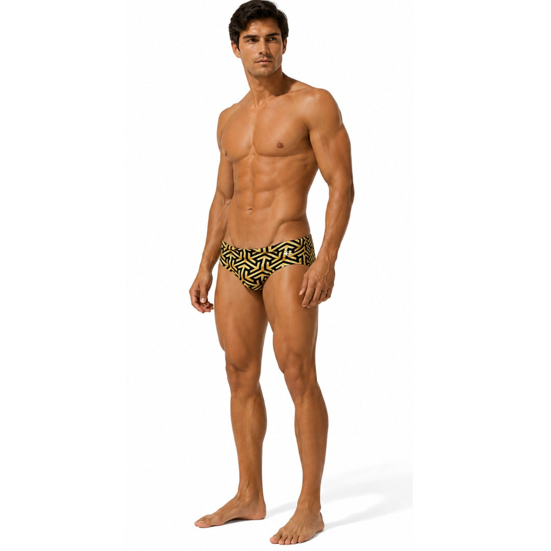 Brief Black & Gold en modelo, vista de perfil | Equal Swimwear