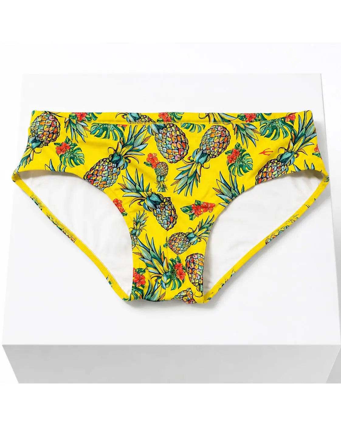 Brief Piñas vista frontal – Equal Swimwear, traje de baño para hombre de secado rápido