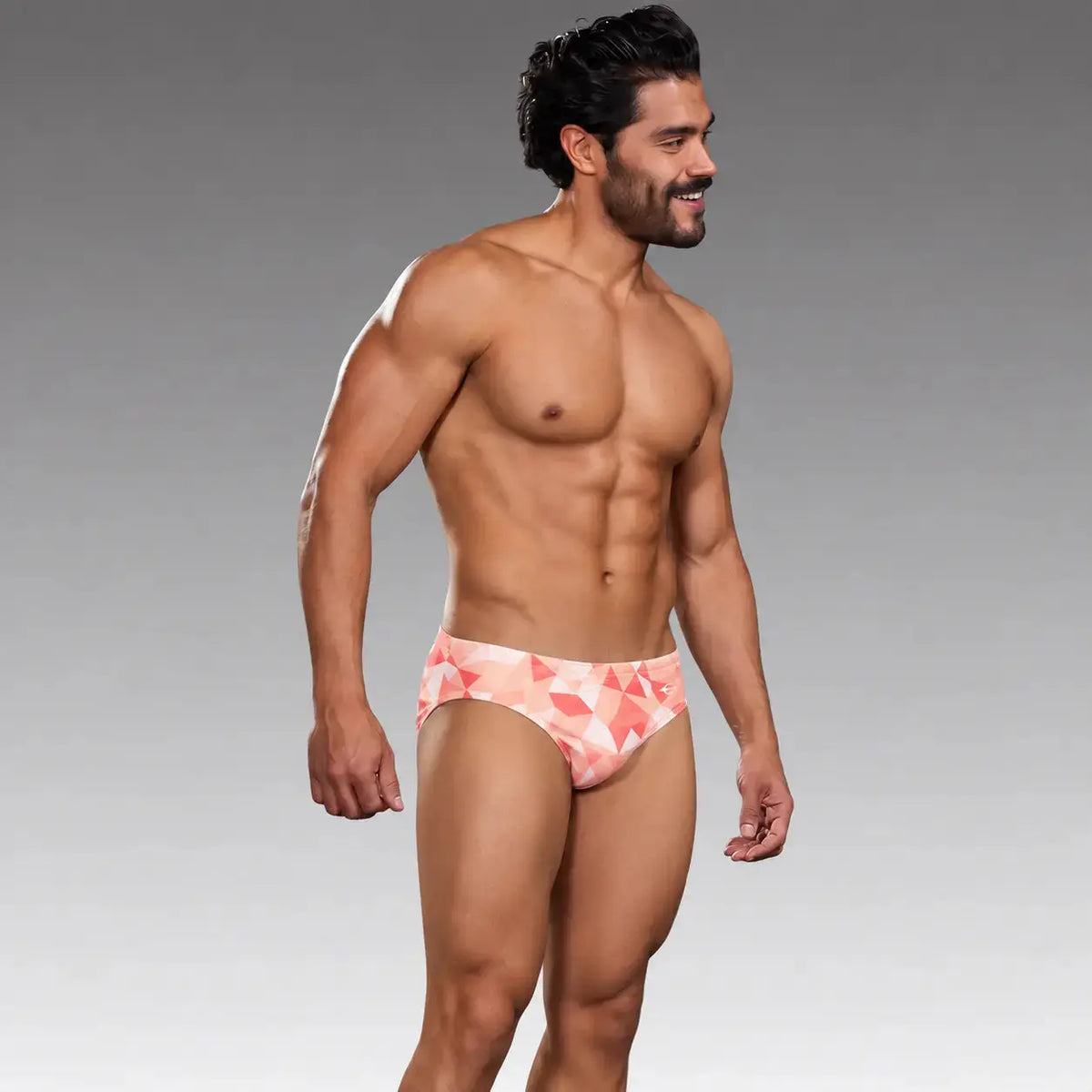 Brief Prisma Rosa hombre, modelo de producto – EQUAL Swimwear