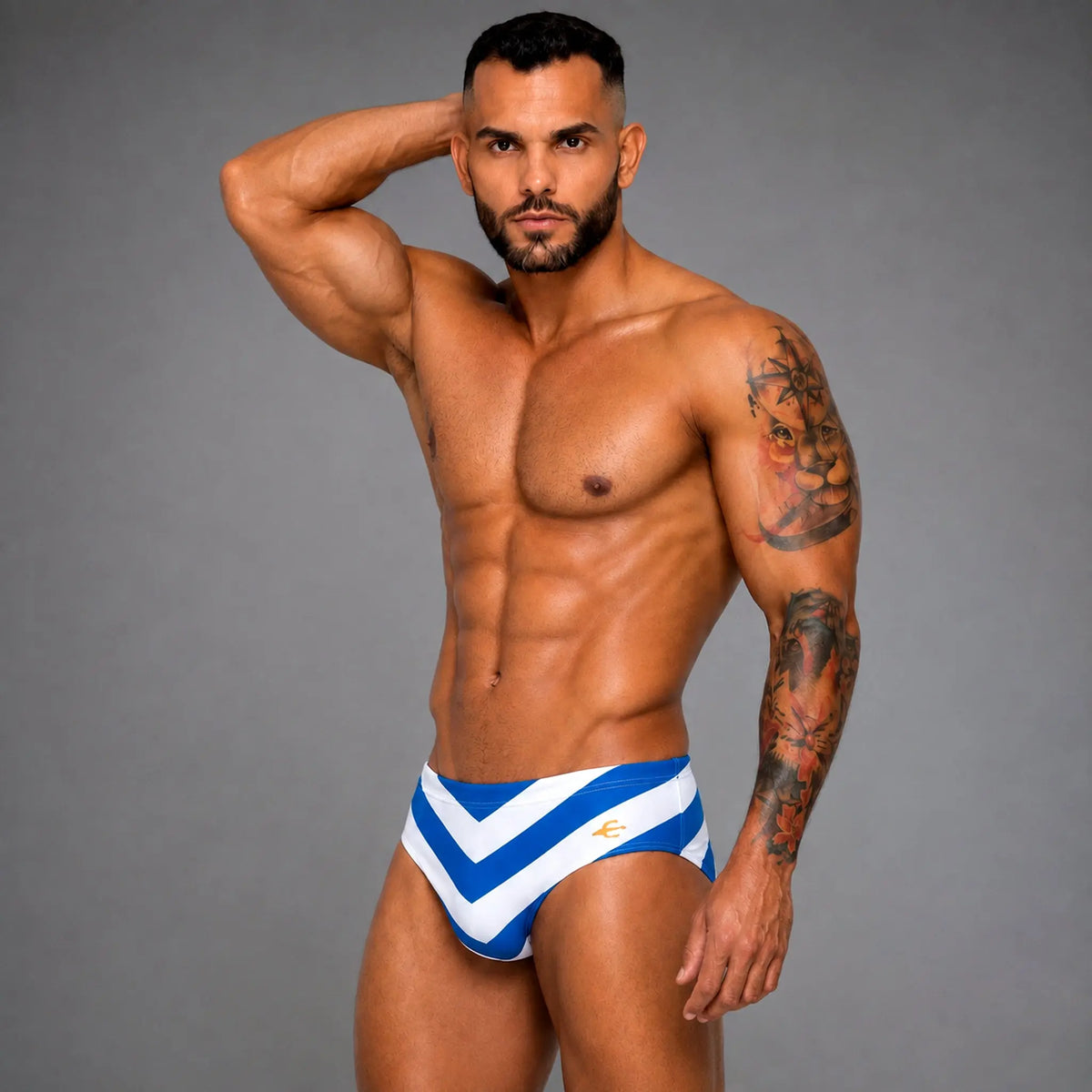 Brief Zig Zag Azul hombre, vista frontal con estampado zigzag – EQUAL Swimwear