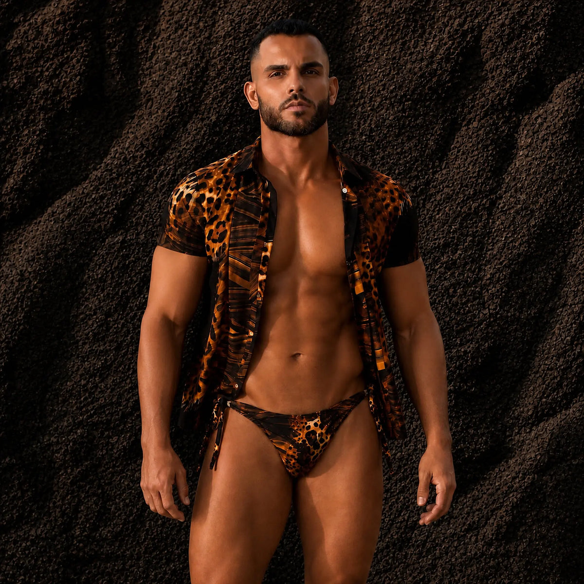 Conjunto de playa para hombre: camisa y bikini de tiras café con estampado animal print, vista frontal – Conjunto Essence de EQUAL Swimwear