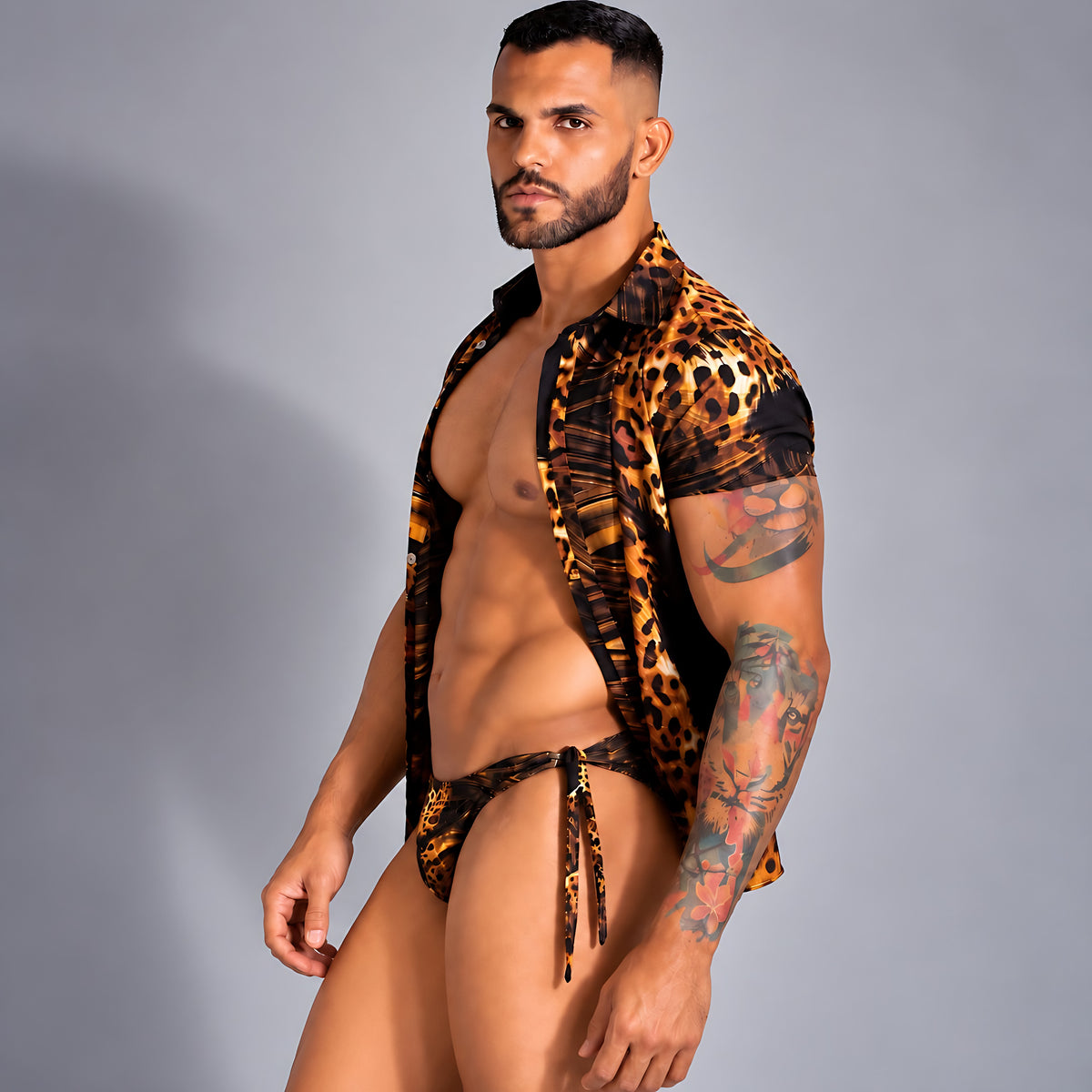 Conjunto de playa para hombre Jaguar Ocre, detalle del estampado animal print – EQUAL Swimwear