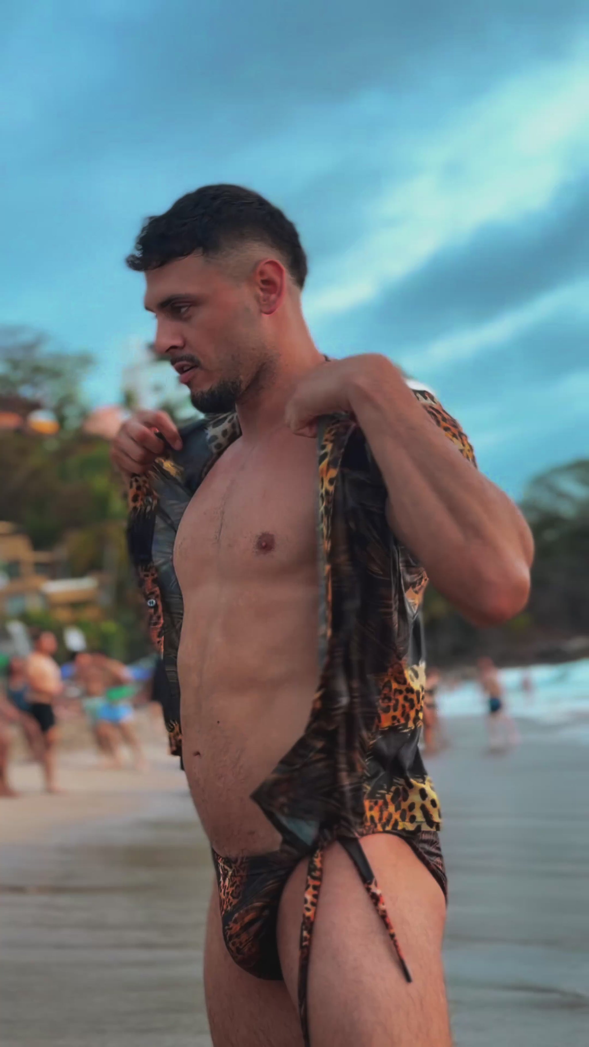 Bikini Essence en movimiento – Equal Swimwear, traje de baño para hombre, tela premium