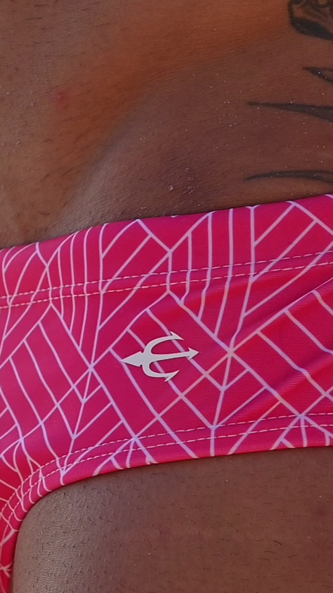 Brief Geométrico en movimiento – EQUAL Swimwear, traje de baño para hombre