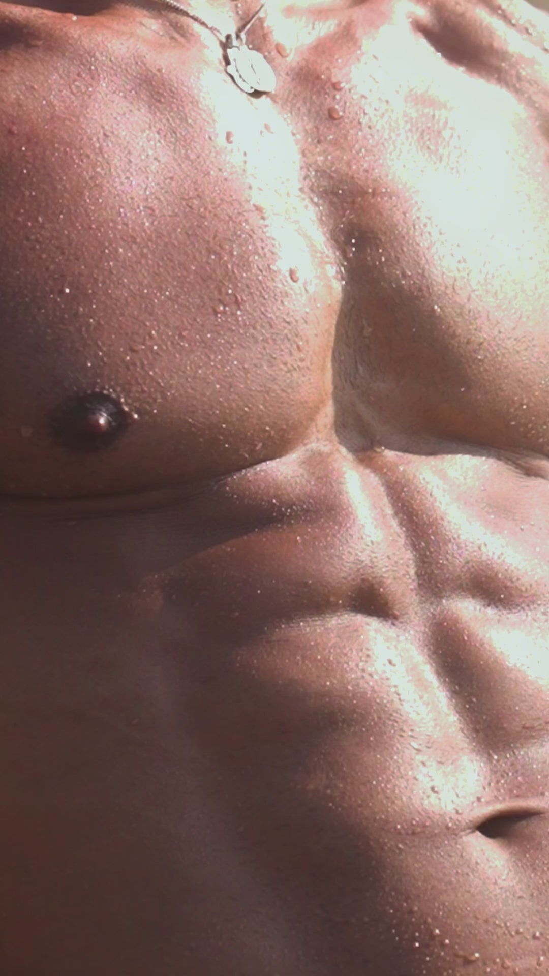 Video del Brief Lines, traje de baño para hombre con líneas a contraste – EQUAL Swimwear