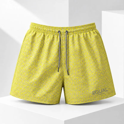 Short Cubos Amarillo vista frontal – Equal Swimwear, traje de baño de secado rápido