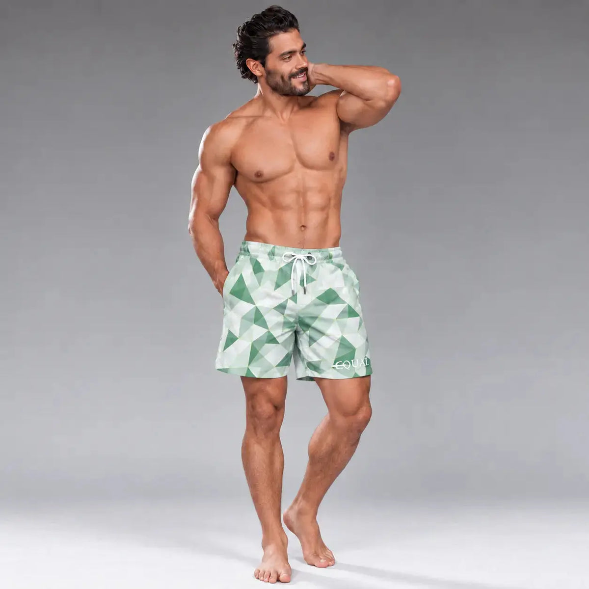 Short Prisma Verde Claro hombre, modelo de producto – EQUAL Swimwear